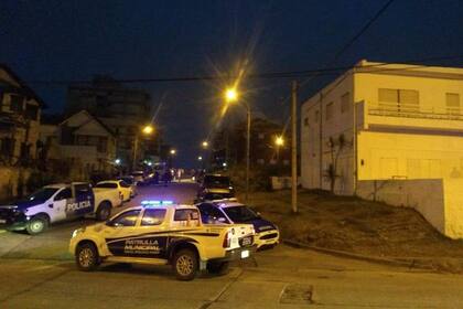 La justicia indagará a dos jóvenes, al frente del alquiler de una casa en el barrio Punta Mogotes donde se repitieron las fiestas clandestinas entre fines de diciembre y principios de este mes.