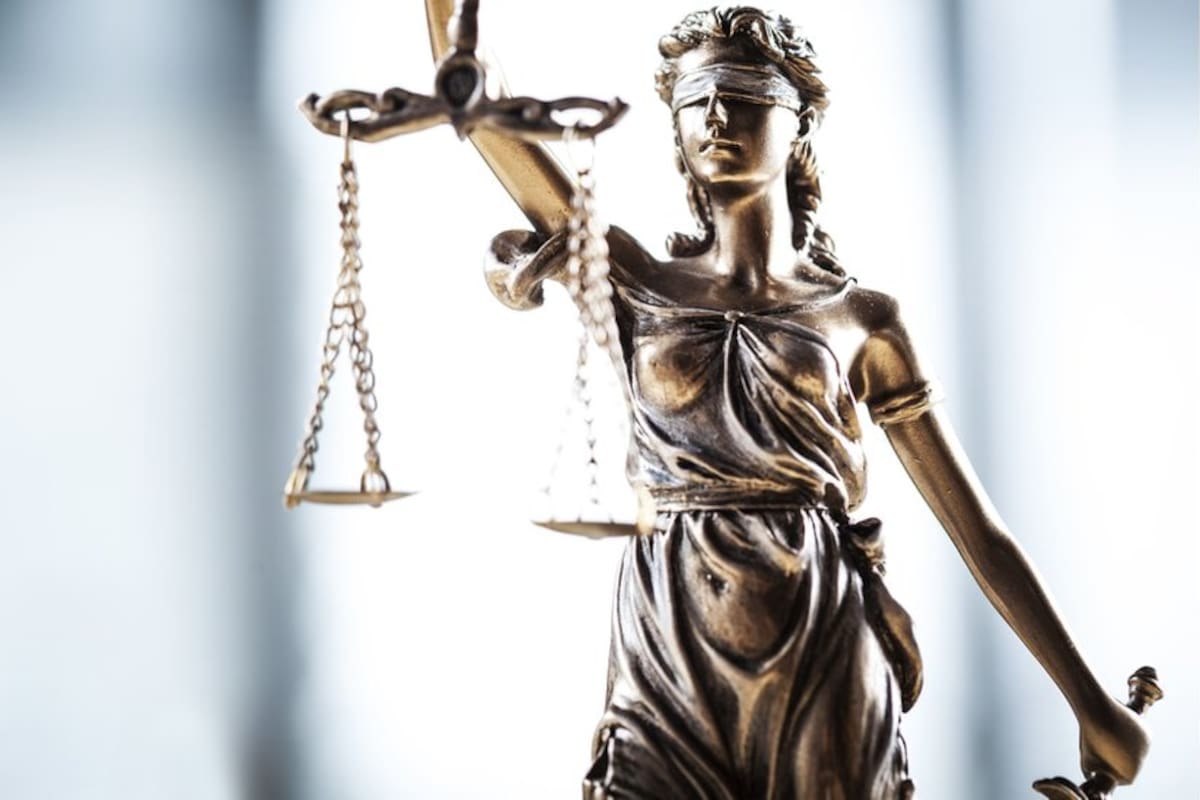 La Justicia quizá sea ciega, pero los jueces son humanos.