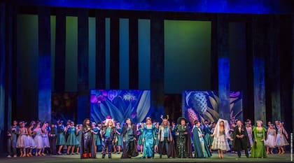 La labor de todo el elenco fue saludada con una ovación, comenzando por el barítono Héctor Guedes, magnífico en el rol de Falstaff, con voz potente y segura, vocal y teatralmente flexible para dar vida a un personaje creíble.