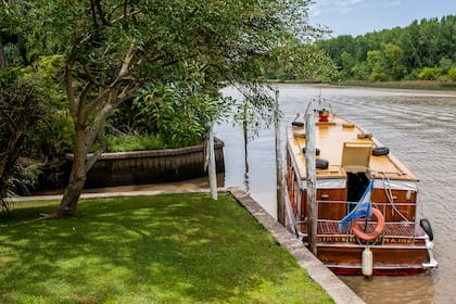 La lancha colectiva, transporte "natural" del Delta del Tigre.