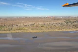 Qué se sabe de la desesperada búsqueda de una embarcación con cinco tripulantes que se perdió en el Río de la Plata