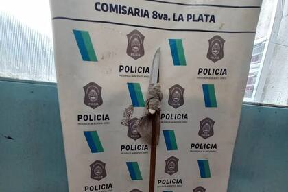 La lanza casera medía más de un metro y medio.