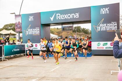 La largada de la carrera de Rexona, que se puede hacer corriendo, trotando o incluso caminando.