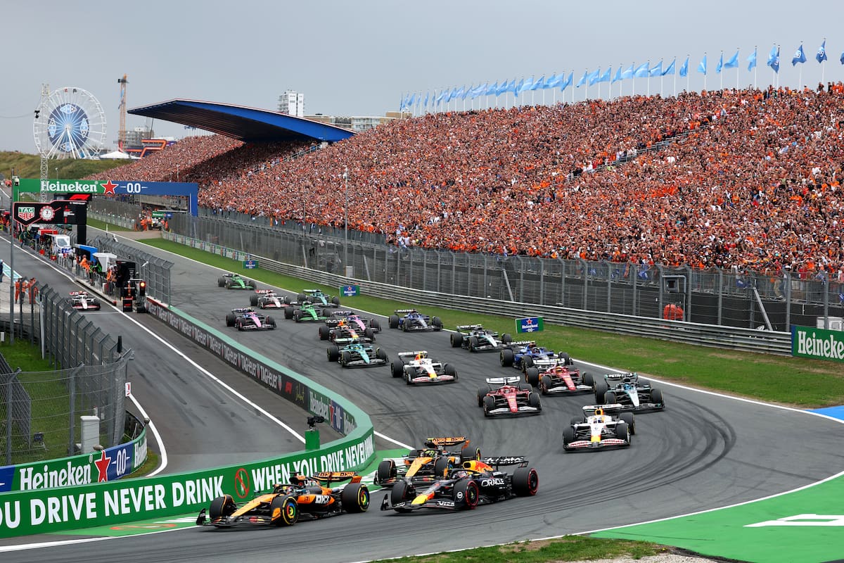 La largada del último Gran Premio de los Países Bajos: la multitud en Zandvoort, uno de los circuitos que dejará el calendario en 2027; el show se impone y Estados Unidos se mantiene con tres grandes premios por temporada