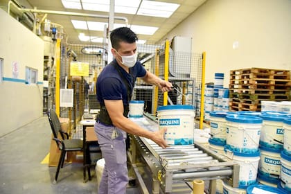 La lata de 20 litros cuesta $11.158, no le trasladaron el costo de la tecnología anti-Covid al cliente