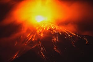 Declaran alerta máxima por la erupción del volcán más activo de América Central y ordenan evacuaciones