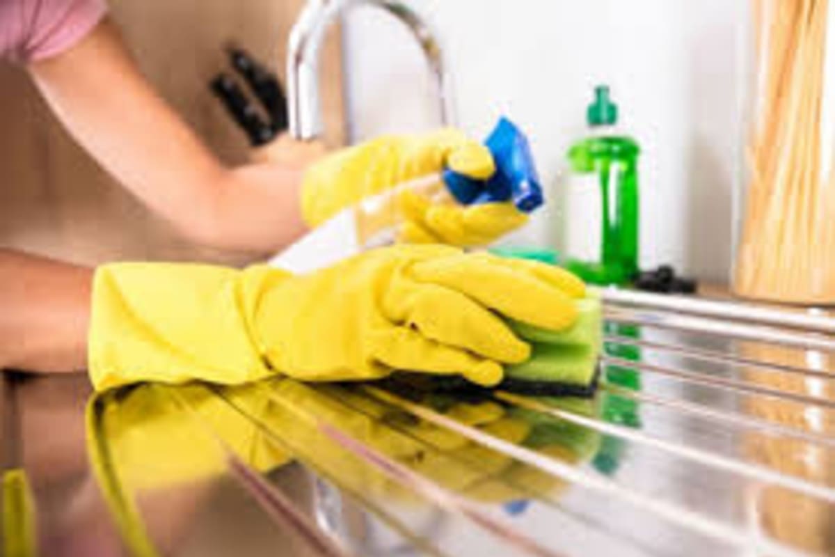 La lavandina es el recurso más usado durante la cuarentena