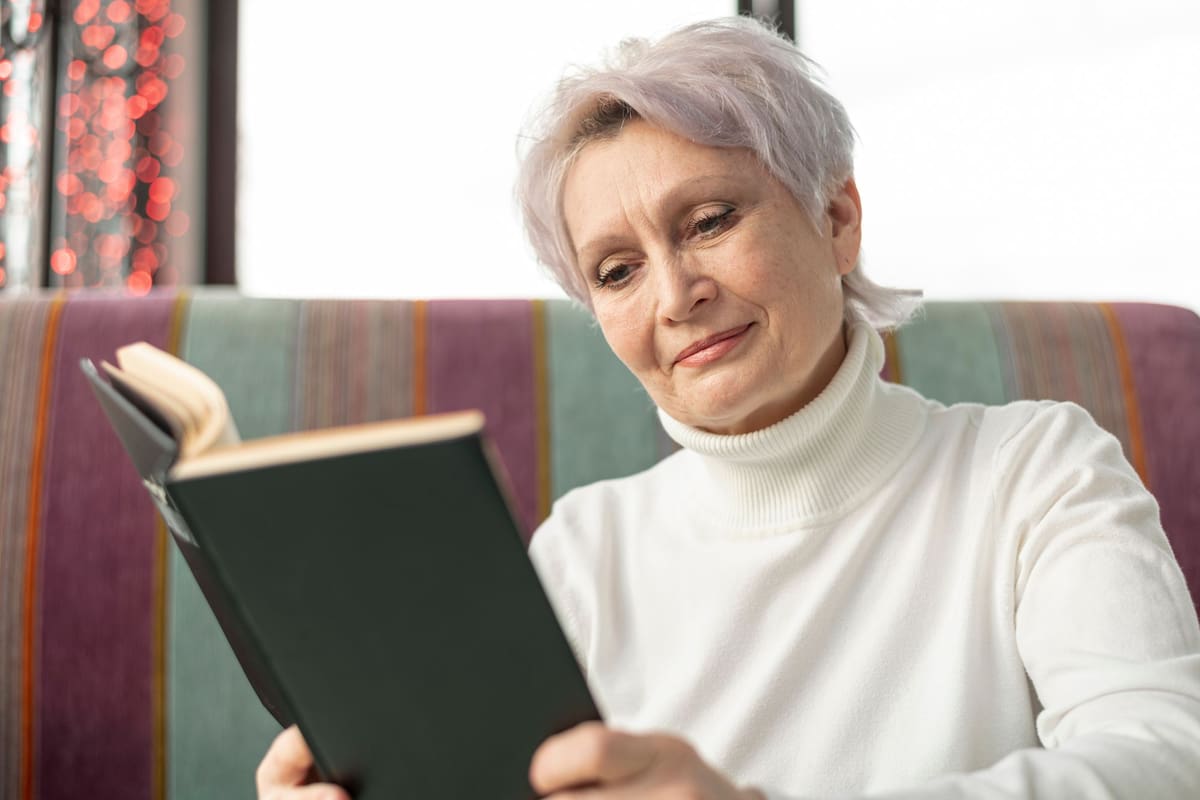 La lectura activa procesos de memoria y lenguaje fundamentales para los adultos mayores