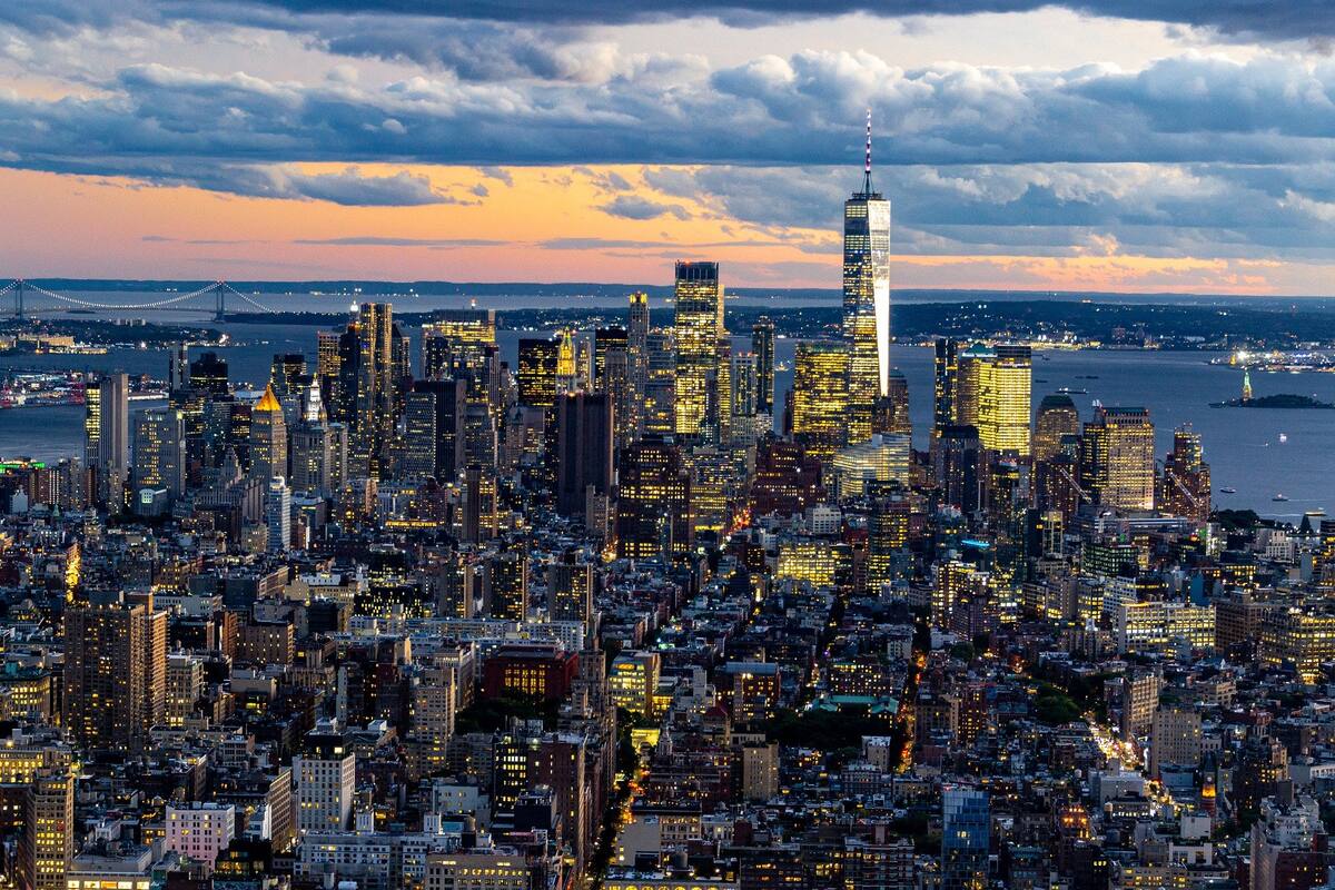 La lectura de "New York, New York, New York", el libro de Thomas Dyja, revela décadas de éxito, exceso y transformación de la ciudad que estaba literalmente arruinada en los 70 y que después estuvo a un paso de convertirse en Dubai