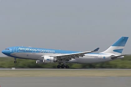 El avión de Aerolíneas Argentinas que trasladó las vacunas aterrizó en Ezeiza a las 10.26