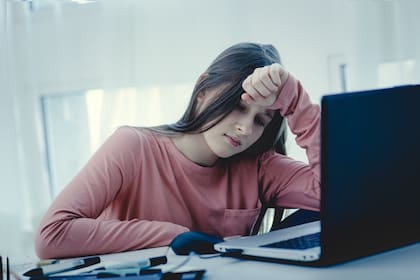 La legislación clasifica como "plataforma adictiva" a cualquier sitio o aplicación que utilice algoritmos para presentar contenidos personalizados de forma continua