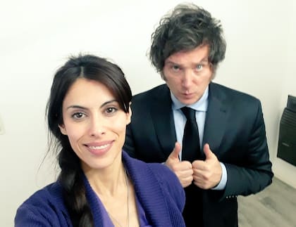 La legisladora porteña Rebeca Fleitas junto a Milei
