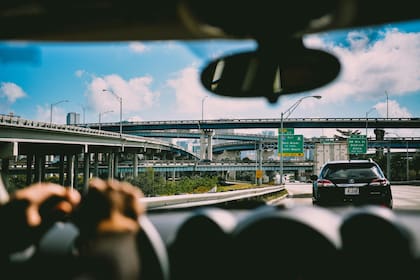 La legislatura de Florida aprobó un proyecto de ley que propone nuevas prohibiciones a los automovilistas