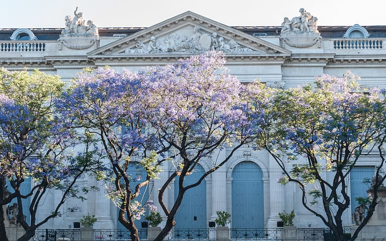La Legislatura declara de Interés Cultural el libro Buenos Aires en flor. Arquitectura y paisaje en la ciudad, de la fotógrafa Karina Azaretzky y el arquitecto y paisajista Jorge Bayá Casal