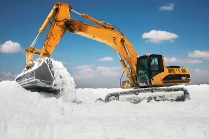 La Legislatura riojana sancionó la ley que declara al litio “recurso estratégico”, norma que puso en alerta a la Cámara Argentina de la Construcción y a la Cámara Argentina de Empresarios Mineros.