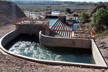 La ley 27.191 pone un límite de hasta cincuenta megavatios (50 MW) de potencia para incluir a los proyectos de centrales hidroeléctricas dentro de las renovables