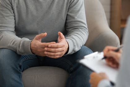 La ley apunta especialmente a personas sin hogar, veteranos, jóvenes, adultos en riesgo y residentes vinculados con el sistema de justicia