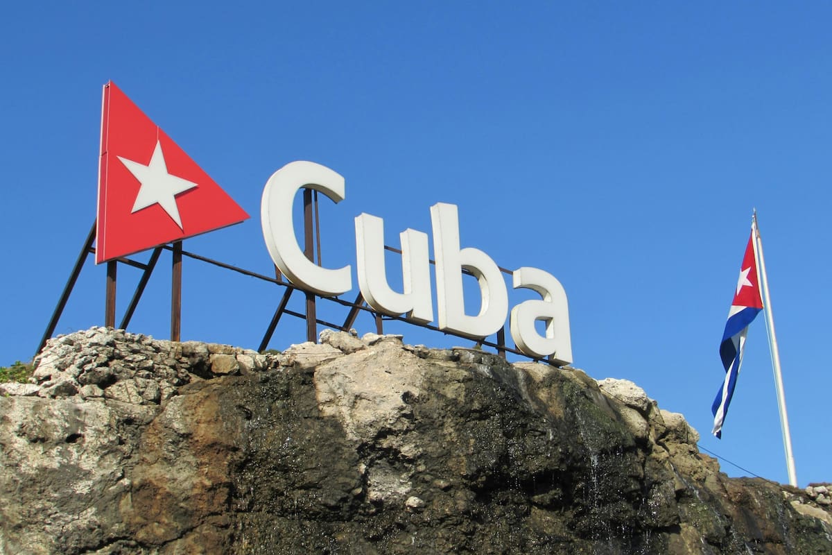 La Ley de Ajuste Cubano brinda una vía directa para que los nacidos en la isla obtengan la residencia permanente en EE.UU.