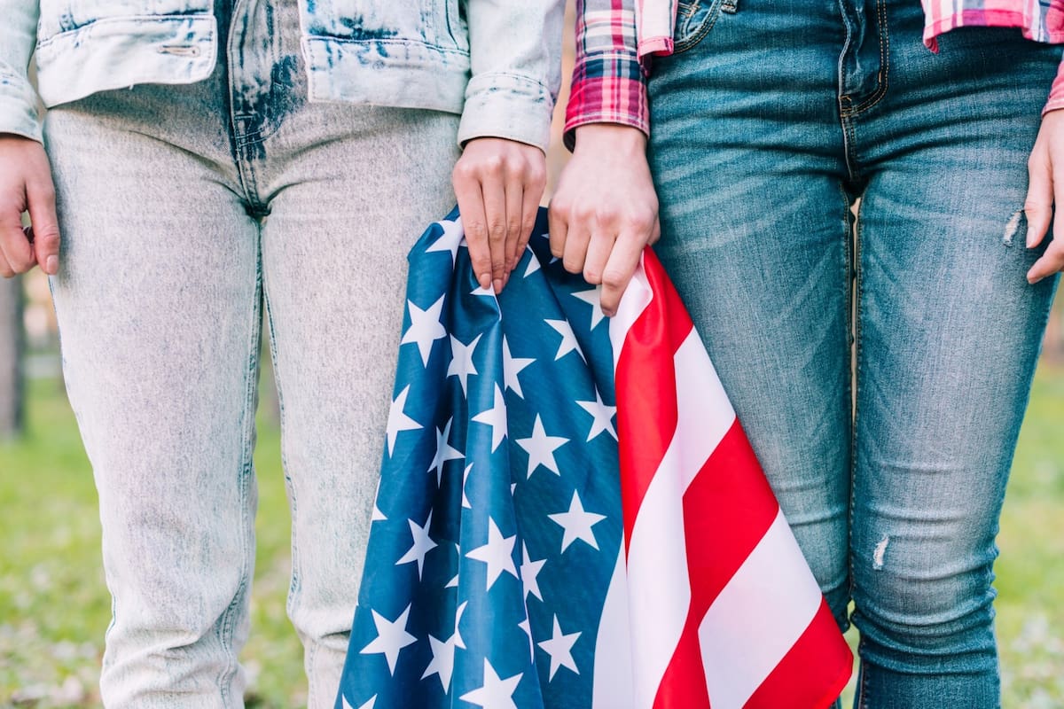 La ley de inmigración estadounidense permite que ciertos extranjeros, familiares de ciudadanos estadounidenses y residentes permanentes legales, obtengan la green card