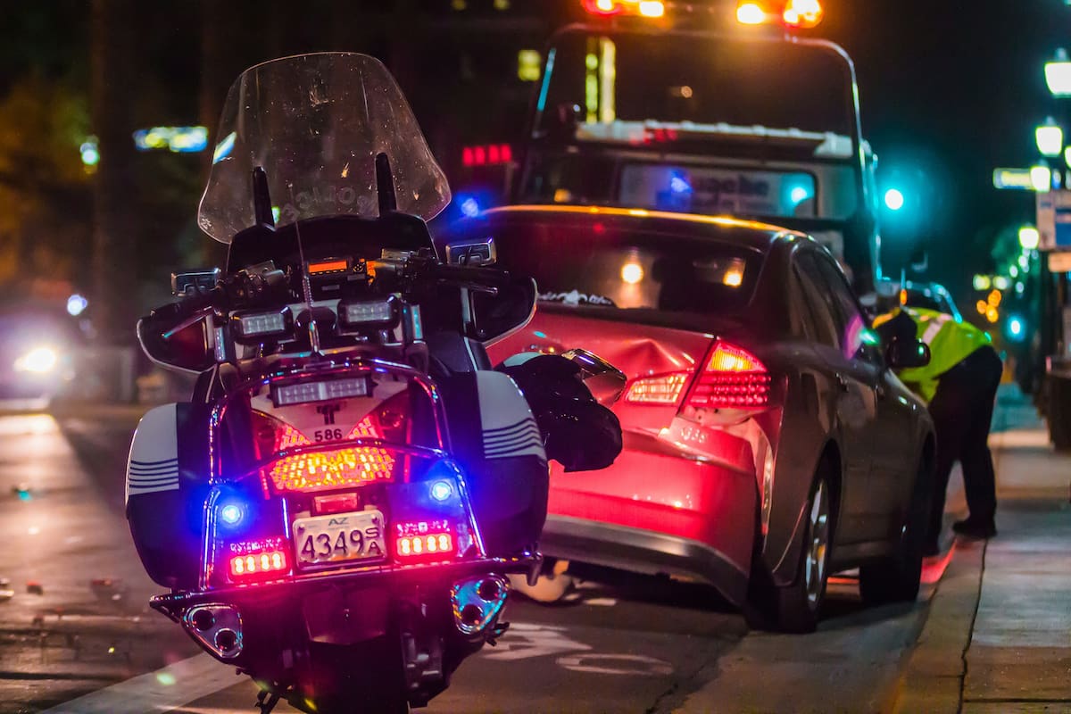 La ley elimina el margen previo de 16 km/h bajo el límite de velocidad y ahora exige que los conductores lentos usen exclusivamente el carril derecho, salvo para adelantar, girar a la izquierda o evitar obstáculos