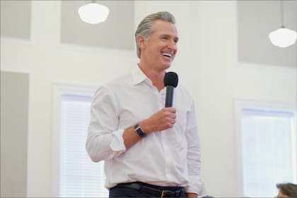 La ley firmada por Newsom también ordena la realización de un estudio oficial sobre la respuesta institucional ante incendios industriales