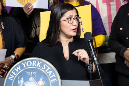 La ley fue presentada por la senadora latina Jessica Ramos