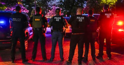 La ley HB 10 establece que los alguaciles deben notificar a ICE si no logran confirmar el estatus migratorio de un detenido