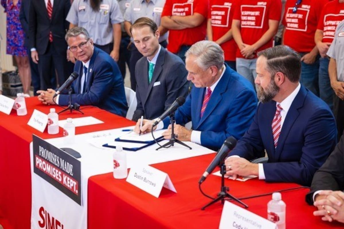 La ley HB 1481 prohíbe el uso de cualquier dispositivo de comunicación personal (smartphones, smartwatches, tablets) durante horario escolar