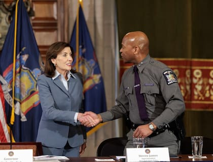 La ley impulsada por Kathy Hochul elimina de forma directa los convenios 287(g) vigentes en Nueva York