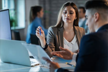 La ley que bloquearía a los migrantes el acceso a los bancos fue aprobada por el Comité de Comercio de la Cámara de Representantes