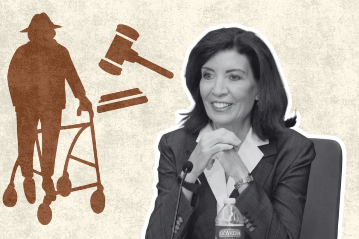 La ley que firmó la gobernadora Kathy Hochul para adultos mayores entrará en vigor dentro de un año