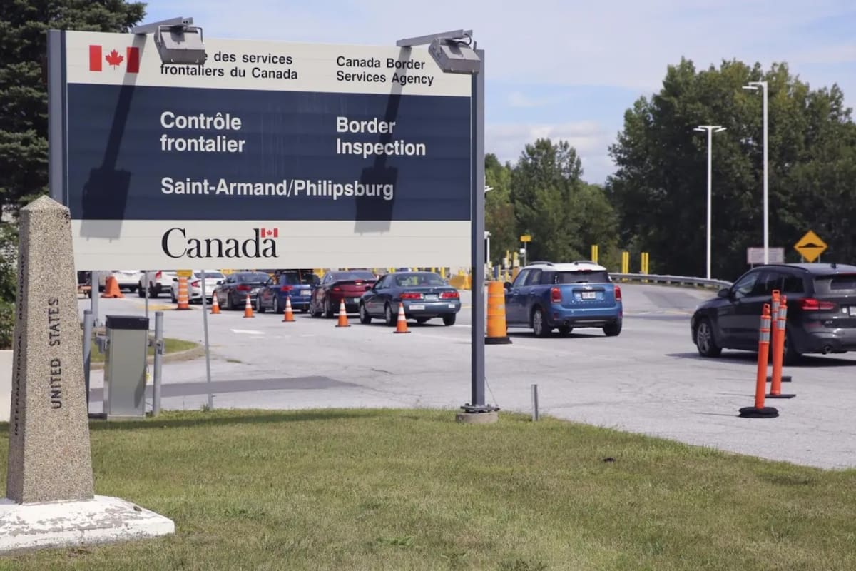 La Ley Real ID estableció estándares mínimos de seguridad para las licencias de conducir y tarjetas de identificación emitidas por los estados