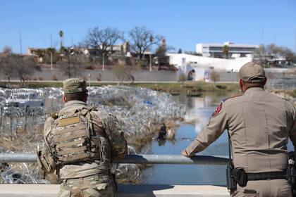 La ley SB4 de Texas para disminuir el cruce de migrantes ilegales continúa temporalmente suspendida por decisión de la Corte Suprema