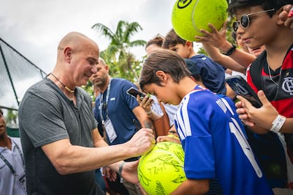 La leyenda Andre Agassi en el Río Open, donde le entregará el premio al campeón de singles este domingo