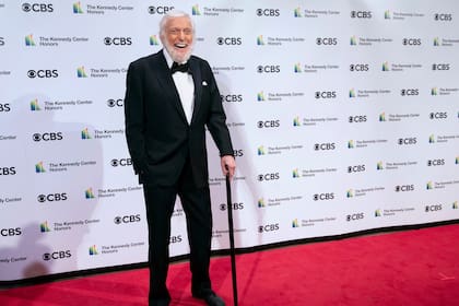 La leyenda de la comedia Dick Van Dyke cumple 100 años