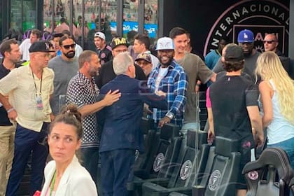 La leyenda del boxeo, Floyd Mayweather, presenció el partido de Lionel Messi con el Inter Miami frente a Nashville SC