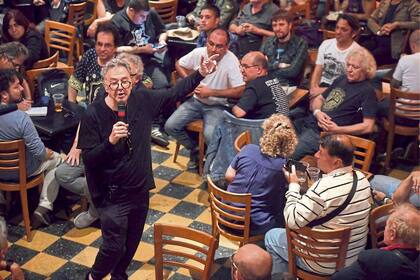 La leyenda del rock argentino (que se exilió en Brasil) a los 73 años