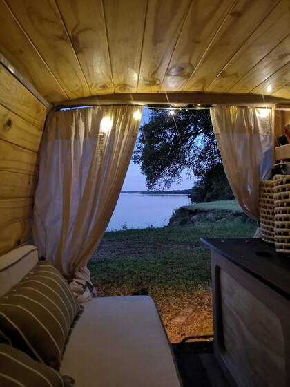“La libertad de movimientos es la experiencia más estimulante de llevar tu propia casa. Es poder llegar a cualquier ciudad o camping y si no te sentís cómoda, seguir camino como si nada", cuenta.