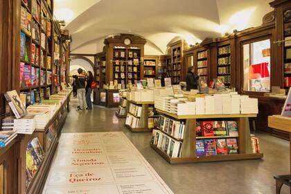 La librería Bertrand, ubicada en Chiado, en el centro de Lisboa, es la tienda de libros más antigua del mundo