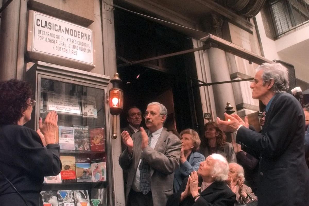 LA LIBRERIA CLASICA Y MODERNA FUE DECLARADA DE INTERES CULTURAL DE LA CIUDAD ,NATU,PACO Y ROSA POBLET,ATRAS ALEJANDRA BOERO,JUAN JISE SEBRELLI, EL 16/11/98