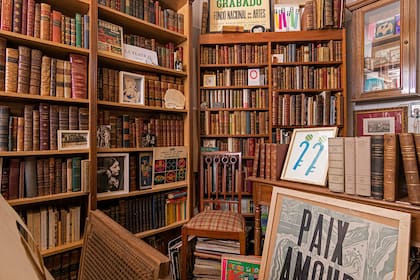 "La librería es muy pequeña, y lo acotado del espacio nos obliga a seleccionar mucho", asegura Lara Lombardi.