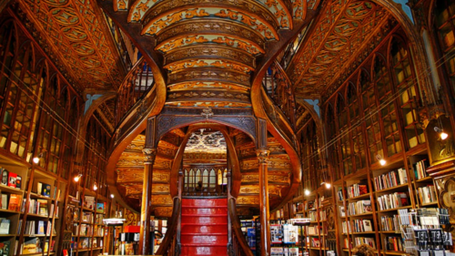 La Librería Lello, en Oporto, Portugal, es considerada una de las más bellas del mundo. Se destaca por su fachada neogótica, la impresionante escalera –una obra de arte de ebanistería, que domina el centro– y el techo, pintado y moldeado en figuras que simulan madera tallada. Sus estantes repletos de libros inspiraron a J.K. Rowling, la autora de Harry Potter.