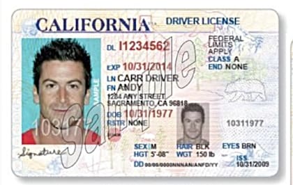 La licencia de conducir en California es una tarjeta que le otorga permiso para operar un vehículo motorizado