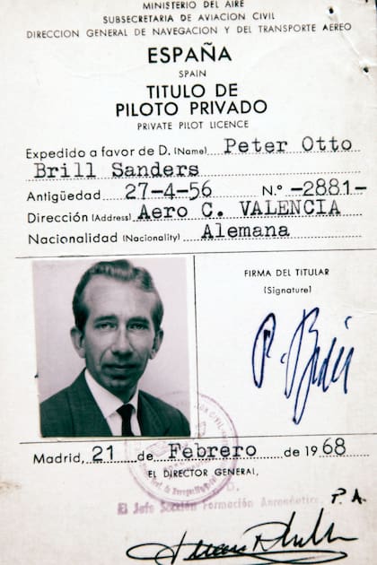La licencia de piloto privado que le otorgaron a Peter Brill en España