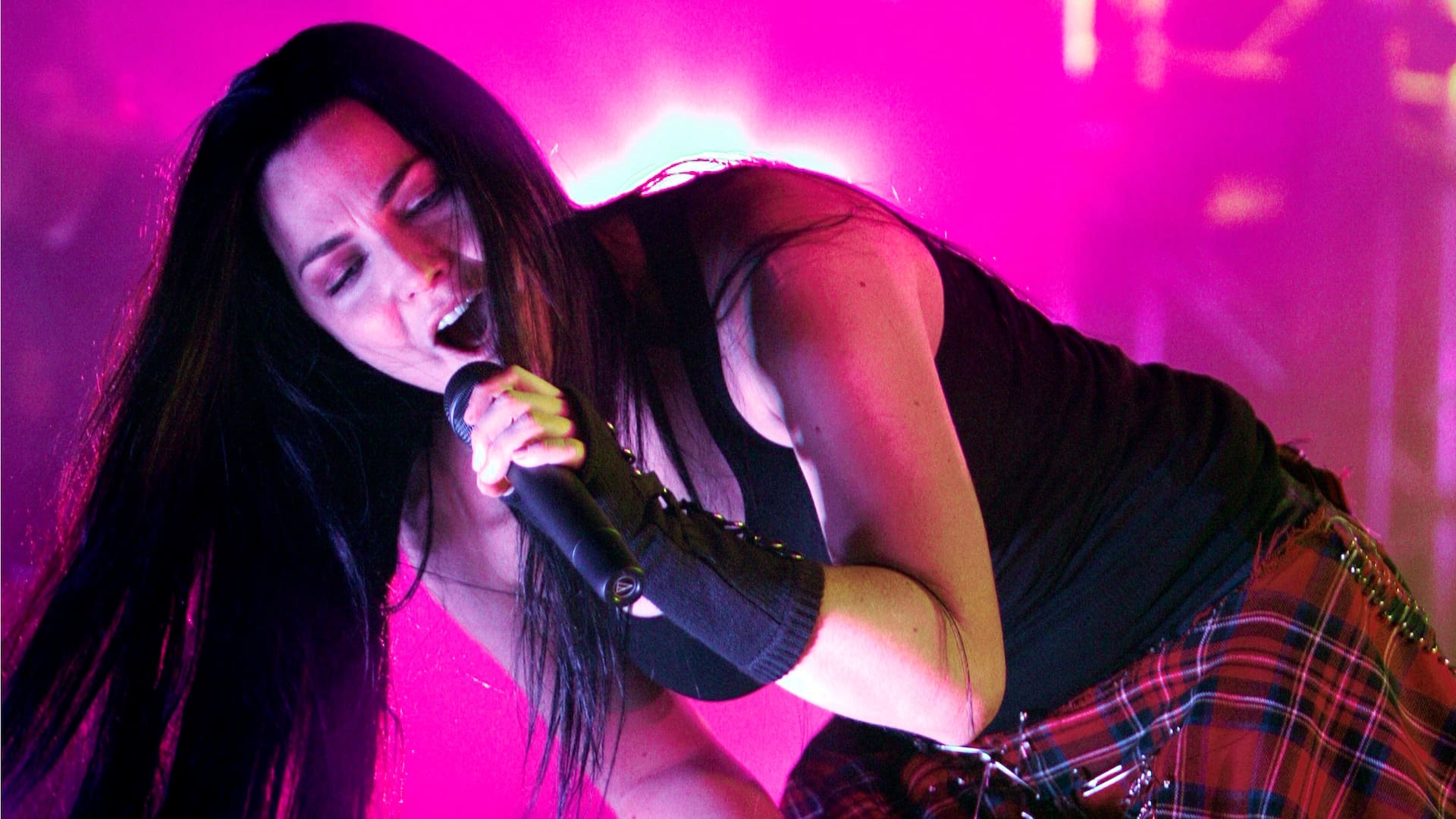 La líder de Evanescence recordó cómo el rock era popular al nacer la banda y ahora volvió a las fuentes de la contracultura