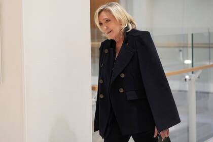 La líder de ultraderecha francesa Marine Le Pen, en París. (AP Foto/Aurelien Morissard, Archivo)