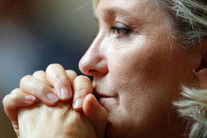 La líder del partido de extrema derecha francés, Marine Le Pen, anunció que un juez le ordenó someterse a un examen psiquiátrico por haber difundido en 2015 en Twitter imágenes de ejecuciones practicadas por Estado Islámico