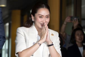 La líder del partido Pheu Thai, Paetongtarn Shinawatra, a su llegada a la sede de la formación, en Bangkok, Tailandia, el 16 de agosto de 2024