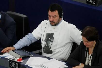 La Liga de Matteo Salvini en Italia firmó en 2017 un acuerdo con la Rusia Unida de Putin