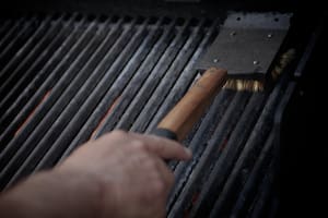 La limpieza de la parrilla se puede hacer muy sencilla con el uso de un vegetal muy común